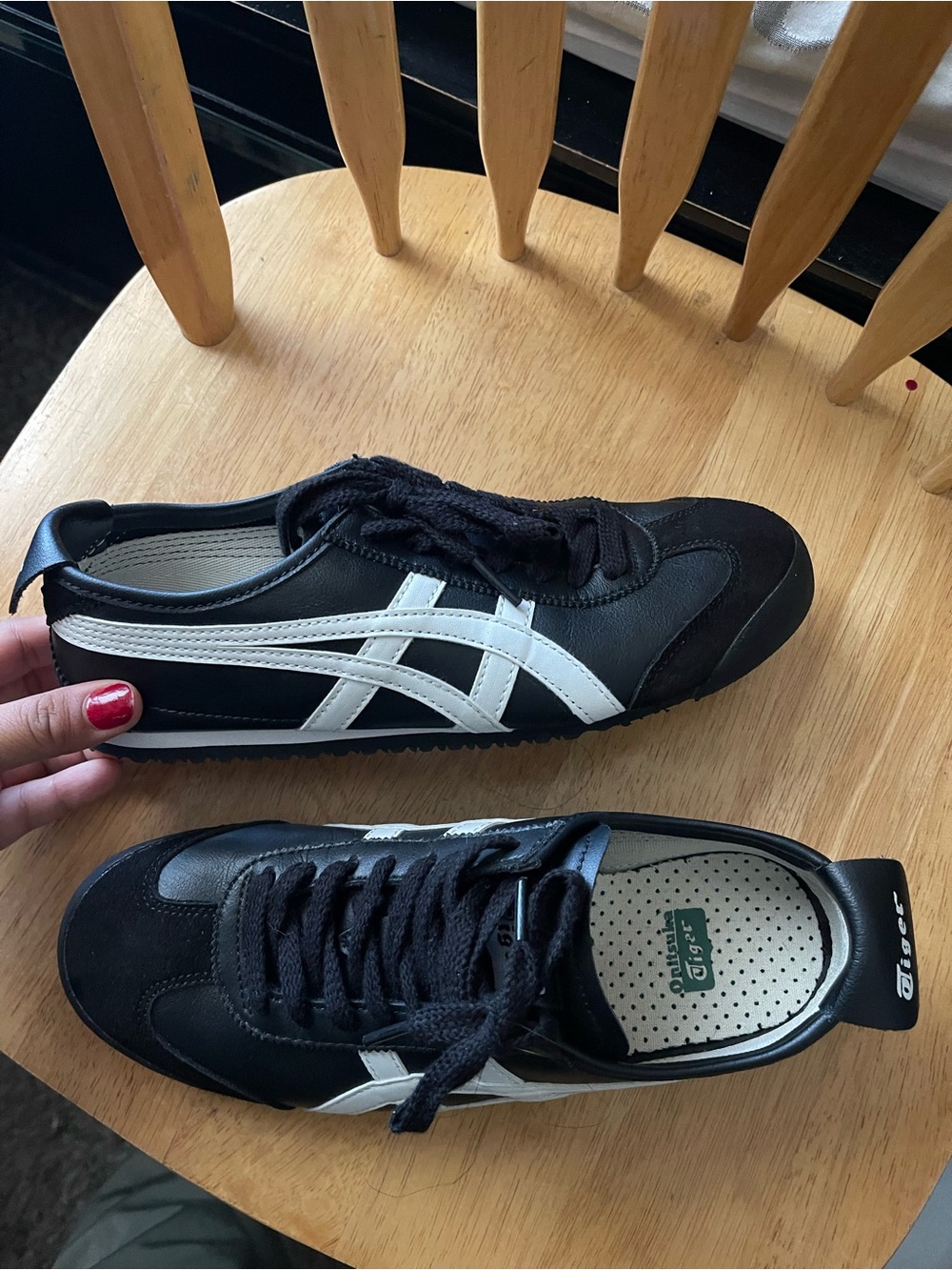 Onitsuka Tiger by Asics Mexico 66 women’s Black/White Casual Sneakers